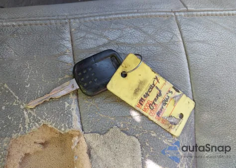 2005 Mercury Grand Marquis Ls/Lse from USA, damaged, VIN 2MEFM75W85X660749